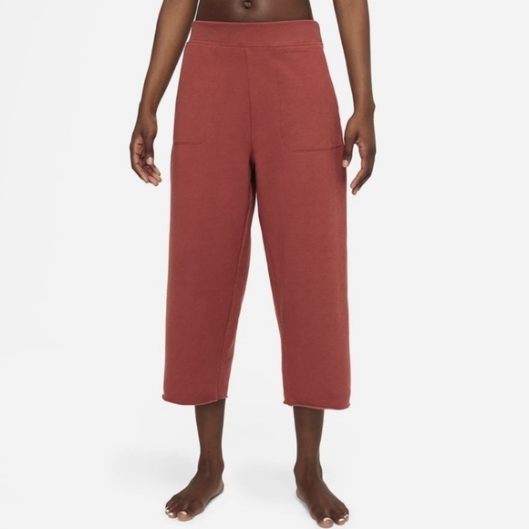 NWT Nike Yoga Luce Fleece Cropped Pants in Red Stone - Picture 1 of 10